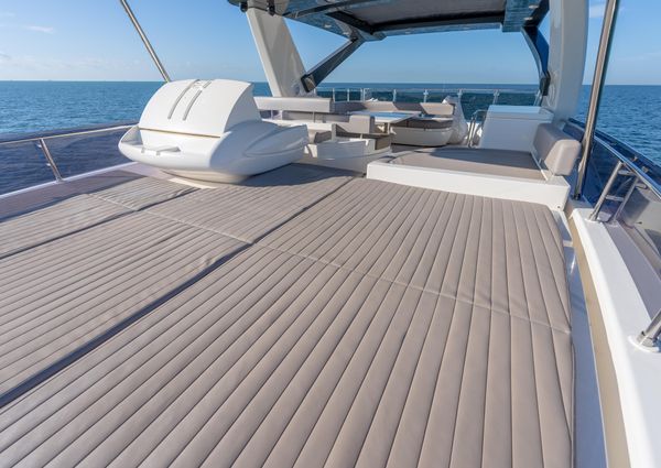 Ferretti Yachts 750 image