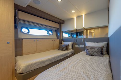 Ferretti Yachts 750 image