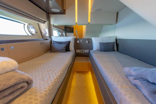 Ferretti Yachts 750 image