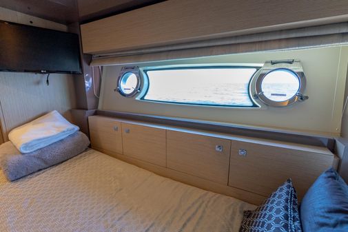 Ferretti Yachts 750 image