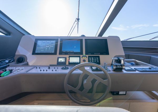 Ferretti Yachts 750 image