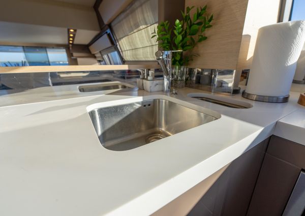 Ferretti Yachts 750 image