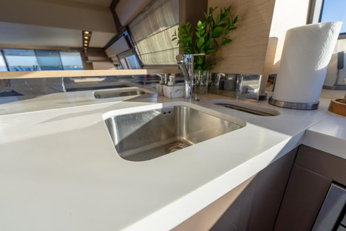 Ferretti Yachts 750 image