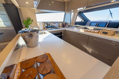 Ferretti Yachts 750 image