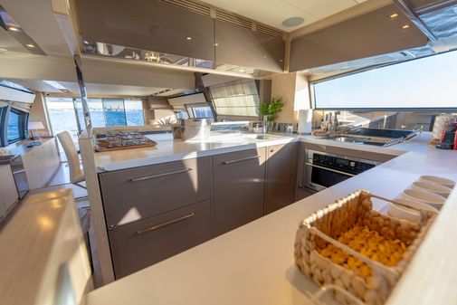 Ferretti Yachts 750 image