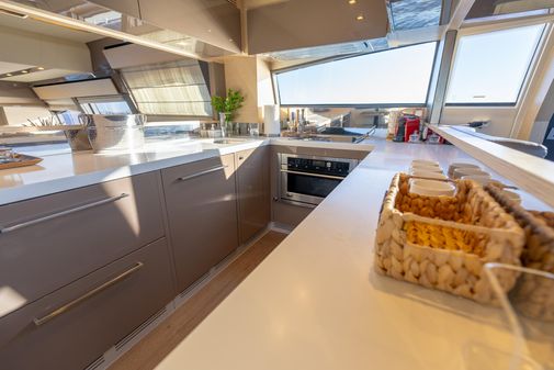 Ferretti Yachts 750 image