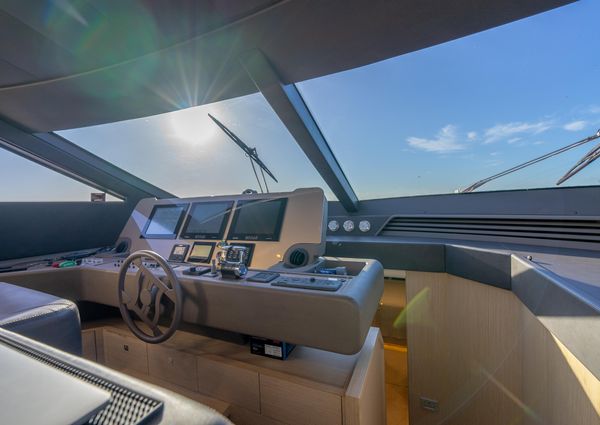 Ferretti Yachts 750 image