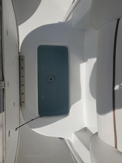 Sea Hunt Ultra 211 image