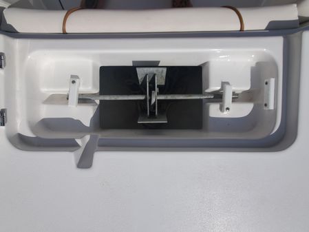 Sea Hunt Ultra 211 image