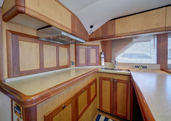 Luhrs 41 Convertible image