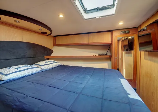 Luhrs 41 Convertible image