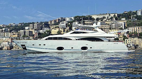 Ferretti Yachts 97 