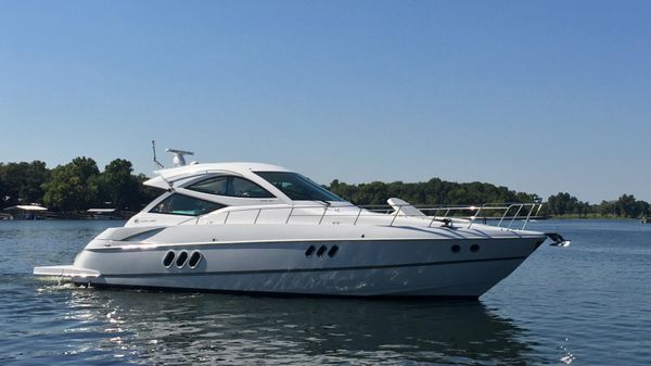 Cruisers Yachts 540 Sports Coupe 
