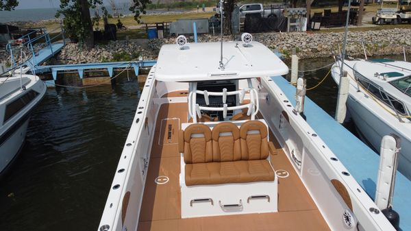 Twin Vee 340 GFX image