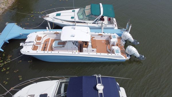 Twin Vee 340 GFX image