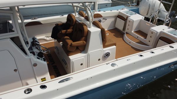 Twin Vee 340 GFX image