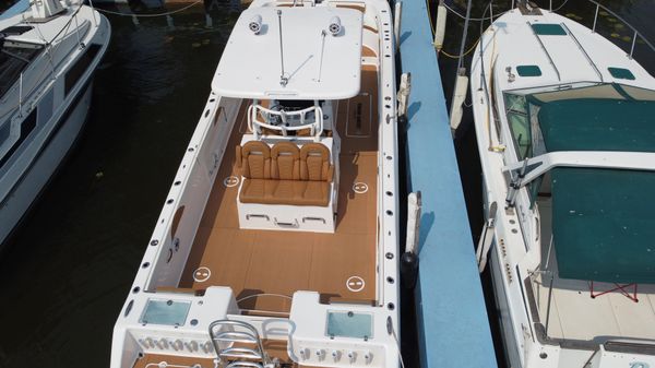 Twin Vee 340 GFX image
