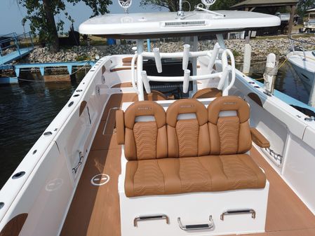 Twin Vee 340 GFX image