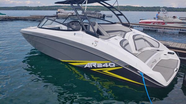 Yamaha Boats AR240