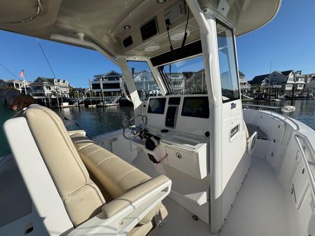 Everglades 275 Center Console image