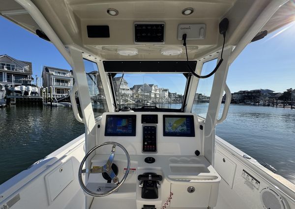 Everglades 275 Center Console image