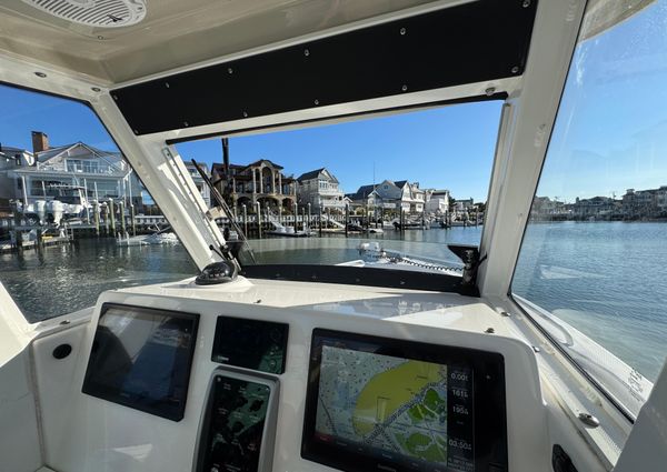 Everglades 275 Center Console image