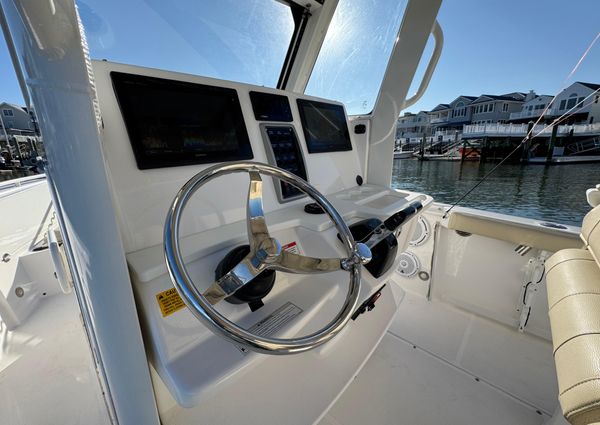 Everglades 275 Center Console image