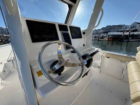 Everglades 275 Center Console image