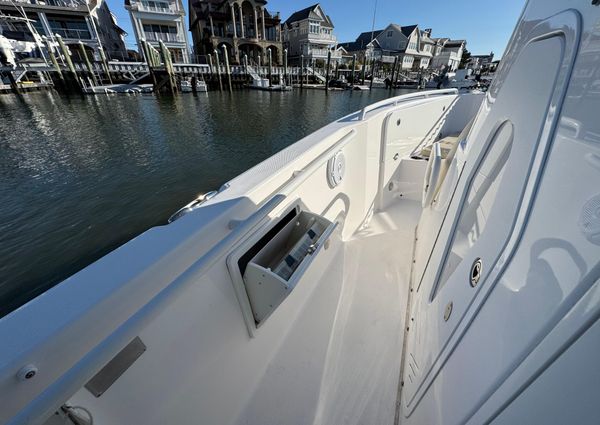 Everglades 275 Center Console image