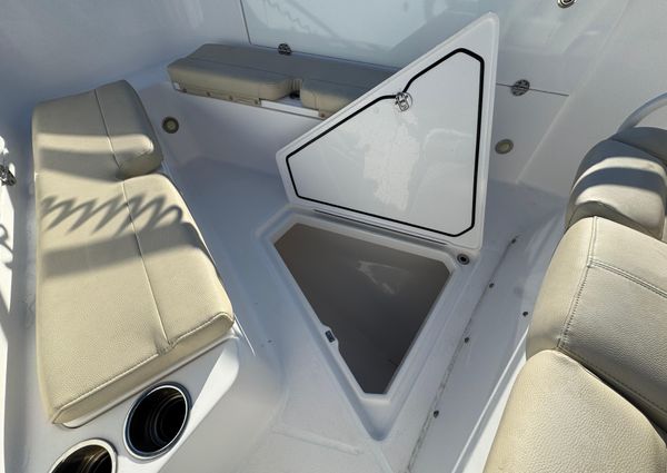 Everglades 275 Center Console image