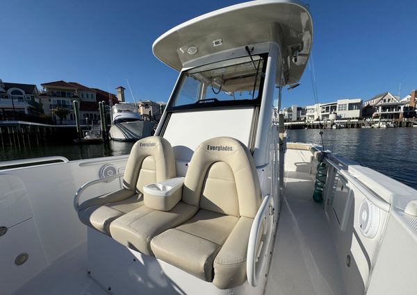 Everglades 275 Center Console image