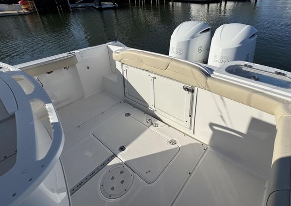 Everglades 275 Center Console image