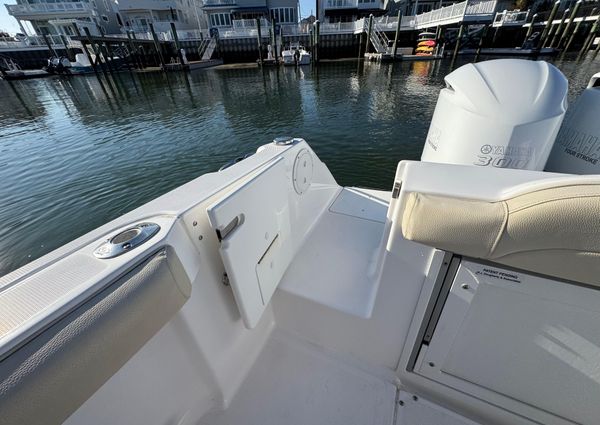 Everglades 275 Center Console image