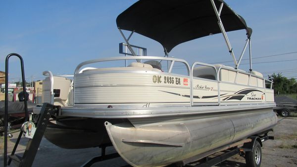 Sun Tracker FISHIN' BARGE 21 Signature Series 