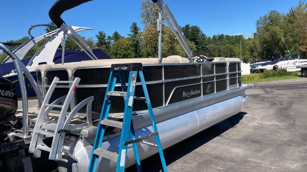 Misty Harbor 20RU
