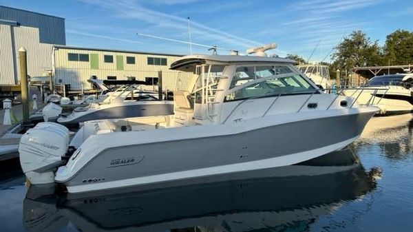 Boston Whaler 345 Conquest