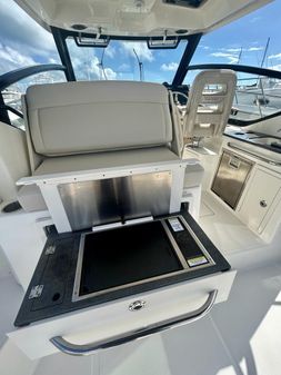 Boston Whaler 325 Conquest image