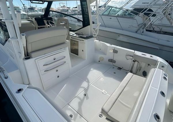 Boston Whaler 325 Conquest image