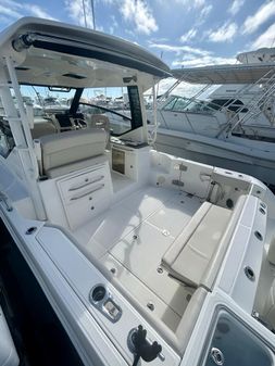 Boston Whaler 325 Conquest image