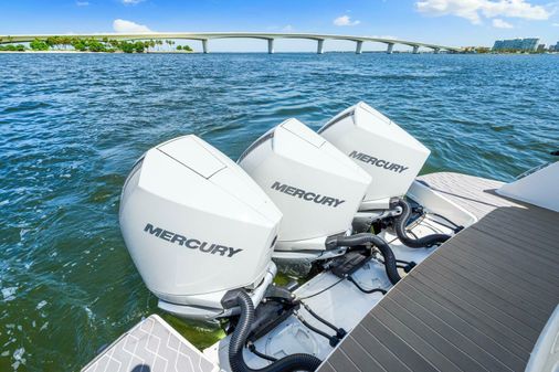 Sea Ray 370 OB image