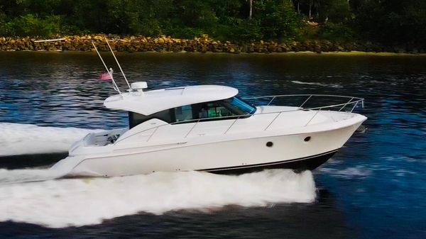 Tiara Yachts C39 Coupe 