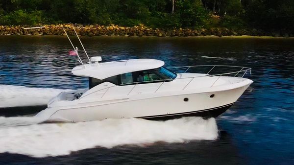 Tiara Yachts C39 Coupe