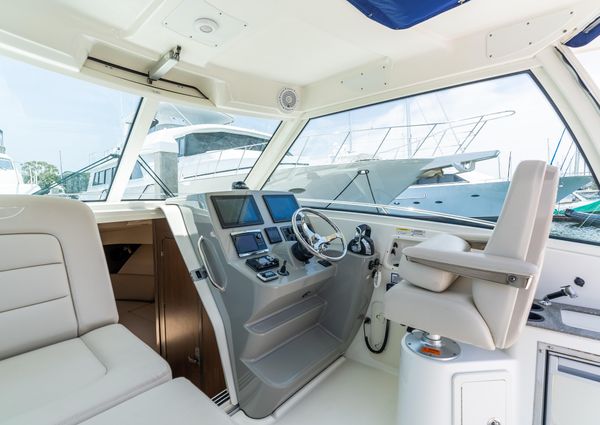 Boston Whaler 315 Conquest image