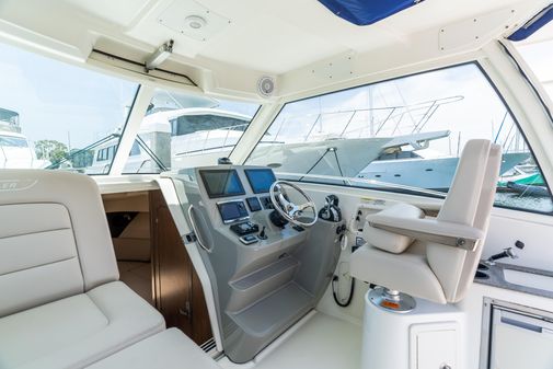 Boston Whaler 315 Conquest image