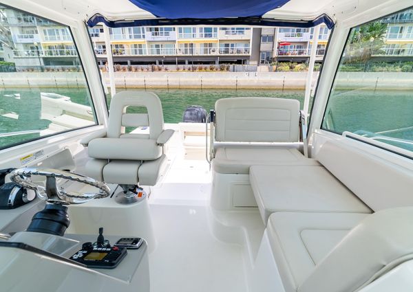 Boston Whaler 315 Conquest image