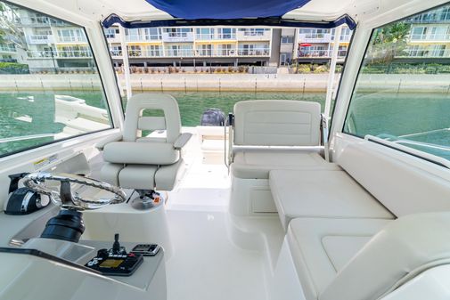 Boston Whaler 315 Conquest image