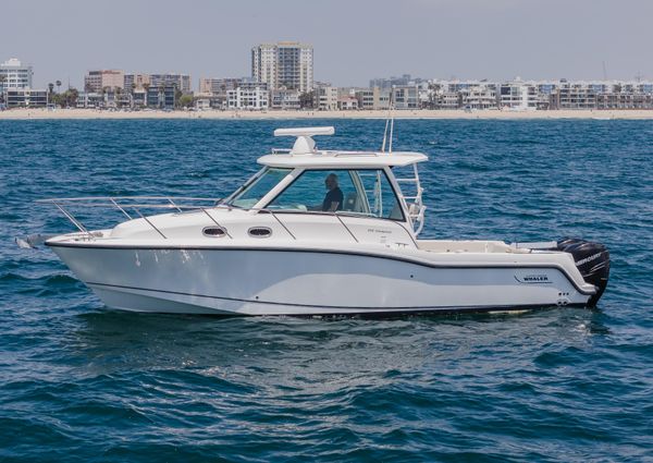 Boston Whaler 315 Conquest image