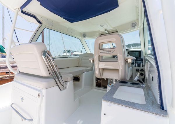 Boston Whaler 315 Conquest image