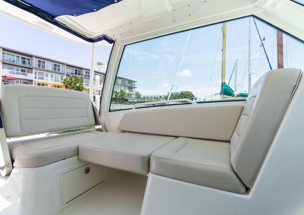 Boston Whaler 315 Conquest image