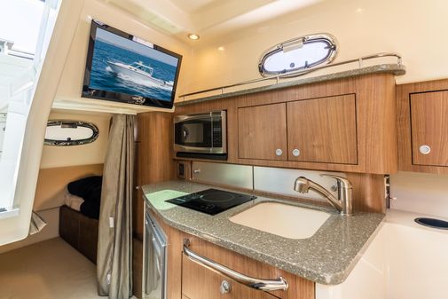 Boston Whaler 315 Conquest image